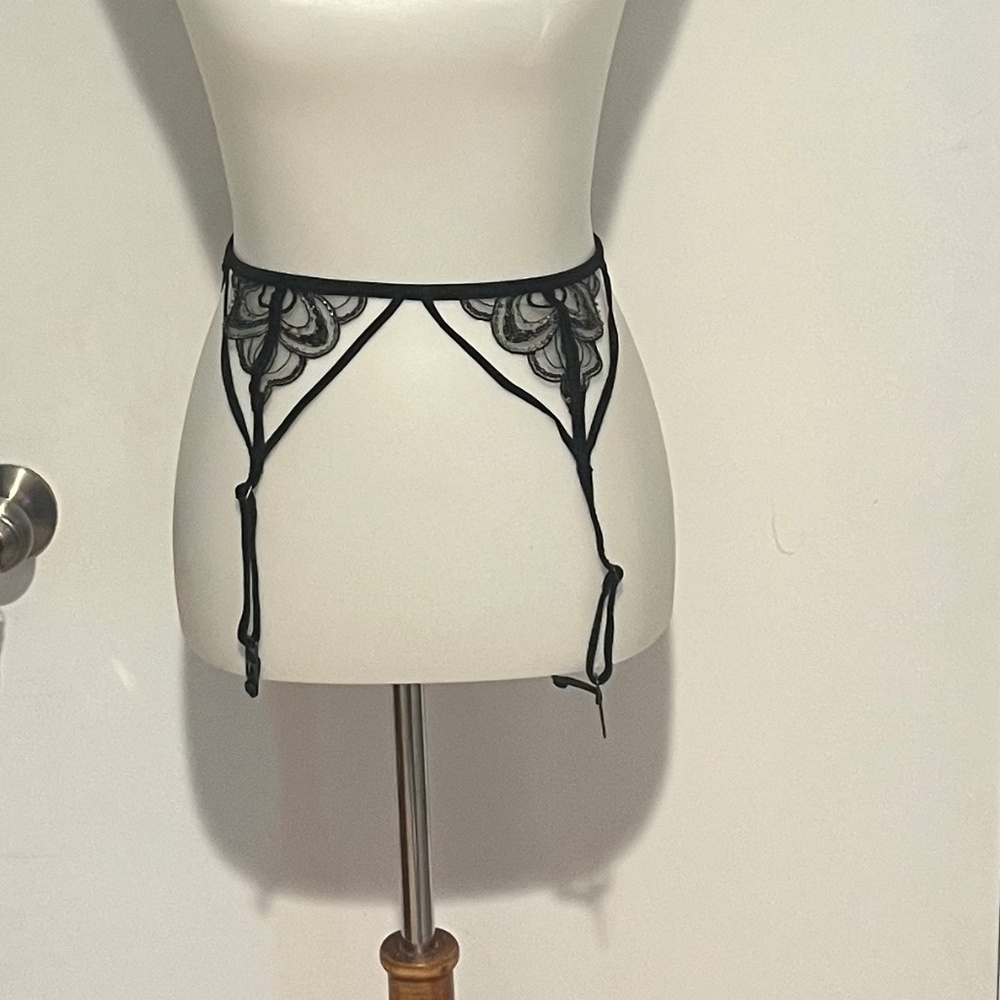 Elegant Black Lace Garter Belt